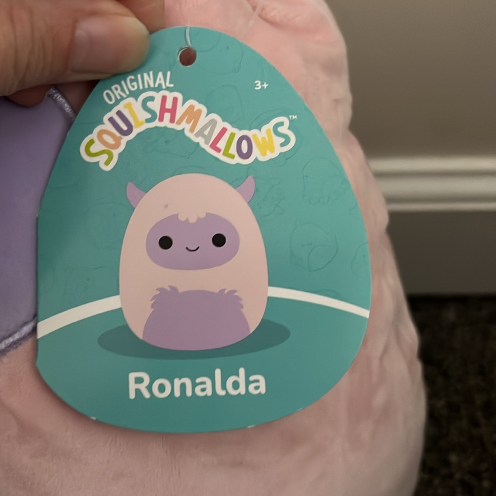 Squismallow Ronalda - Picture 2 of 3